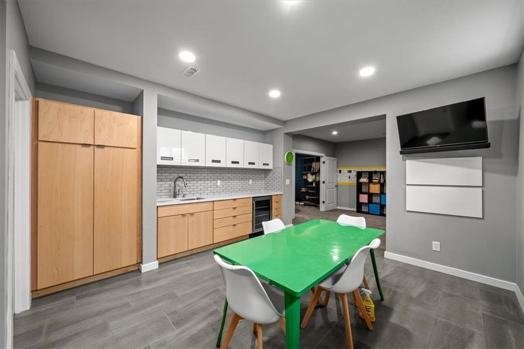 6927 Glenn Lane