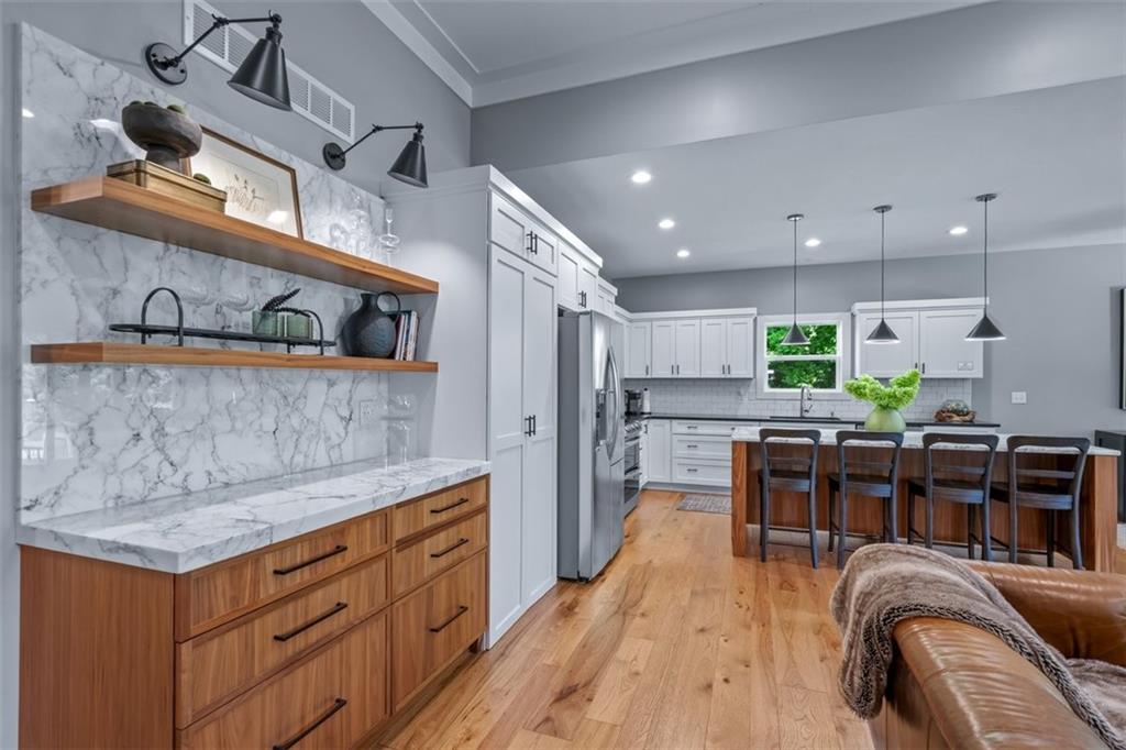 6927 Glenn Lane