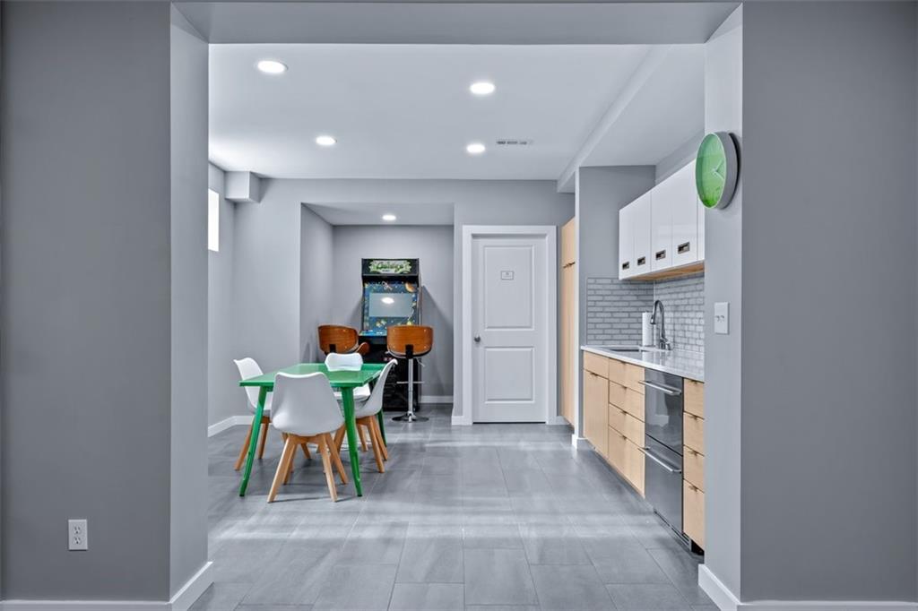 6927 Glenn Lane