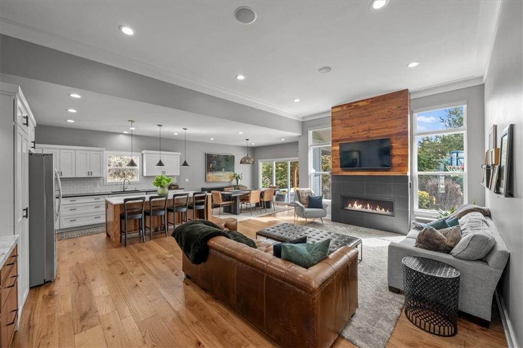6927 Glenn Lane
