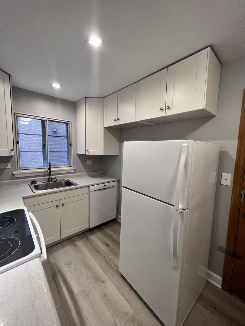 1408 Hinman Avenue Unit: 1W