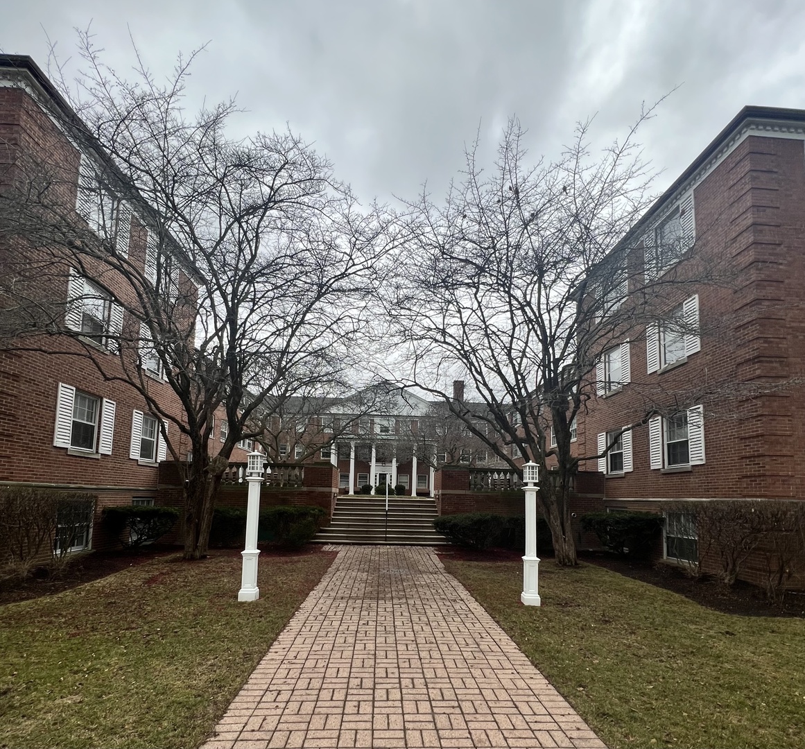 1408 Hinman Avenue Unit: 1W