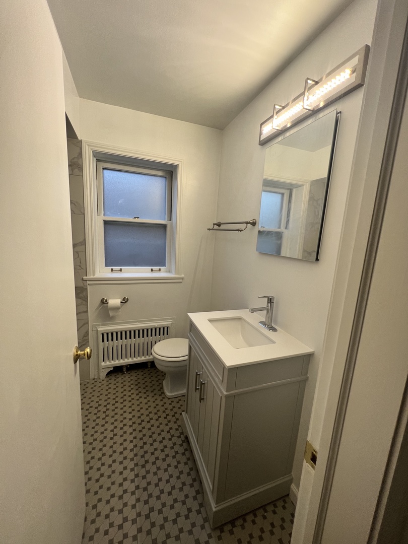 1408 Hinman Avenue Unit: 1W