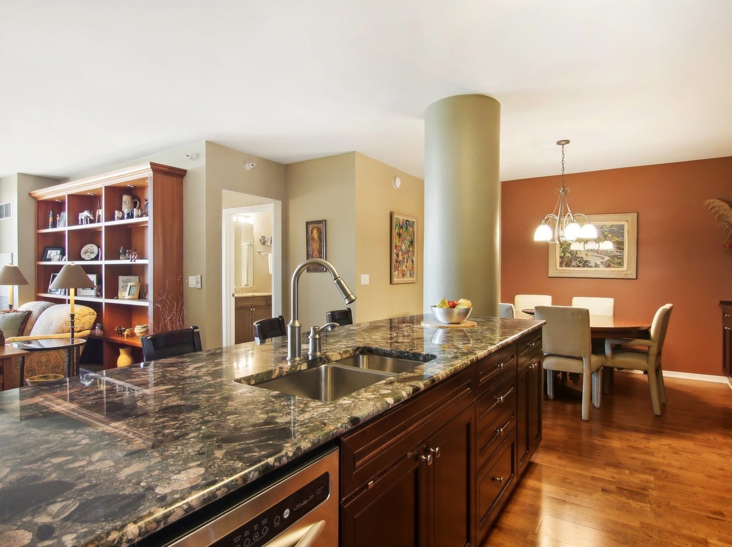 807 Davis Street Unit: 2104