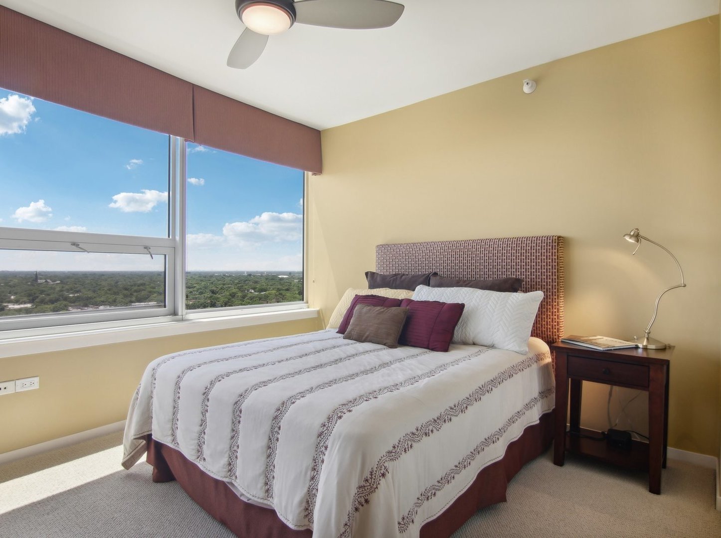 807 Davis Street Unit: 2104