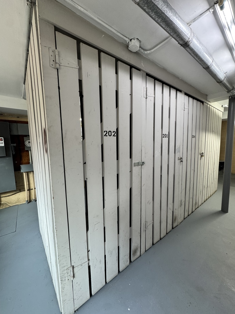 1960 CHERRY Lane Unit: 202