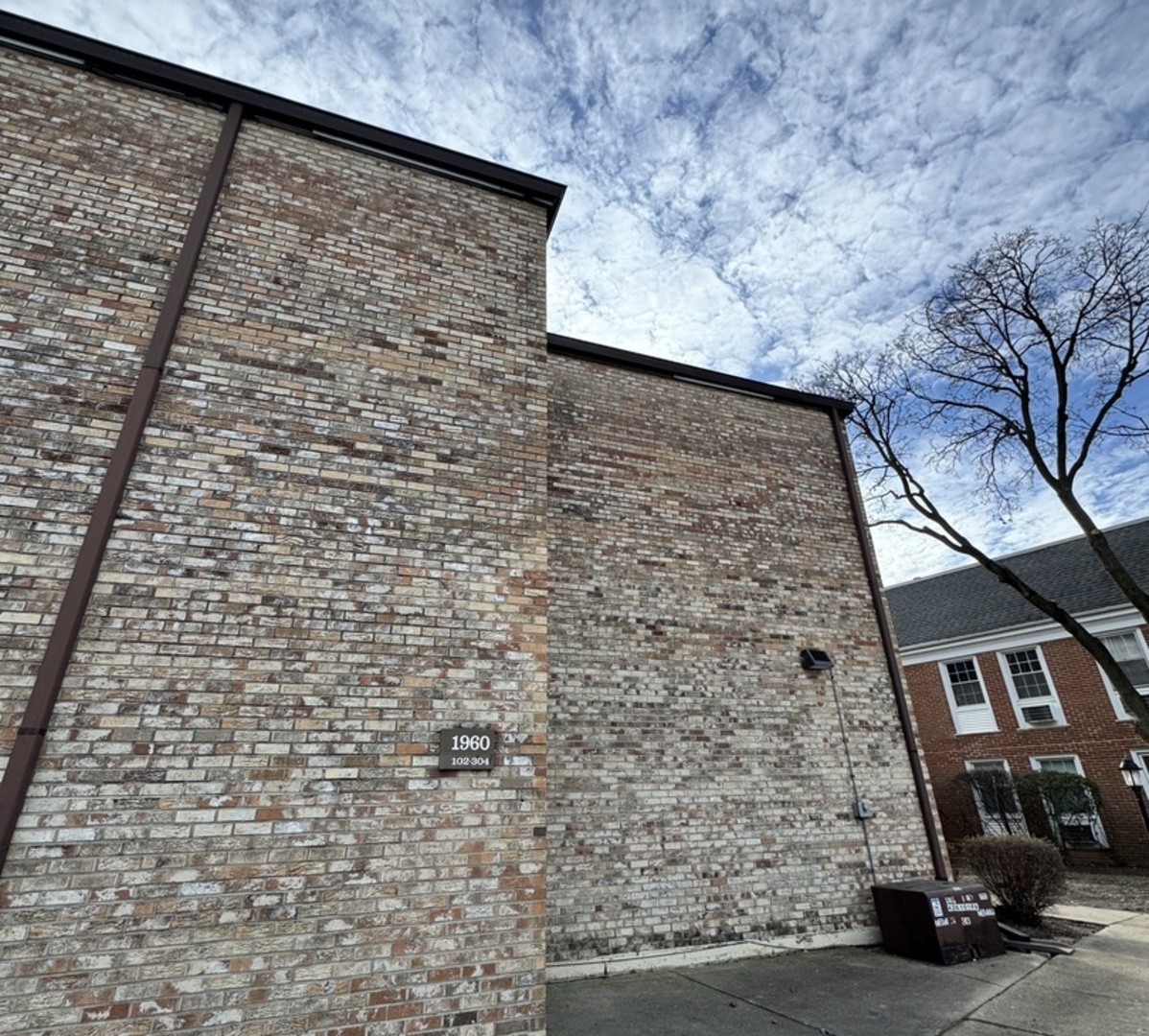 1960 CHERRY Lane Unit: 202