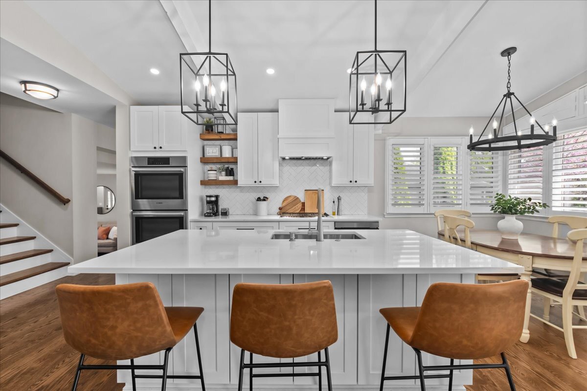 3365 Lake Knoll Drive