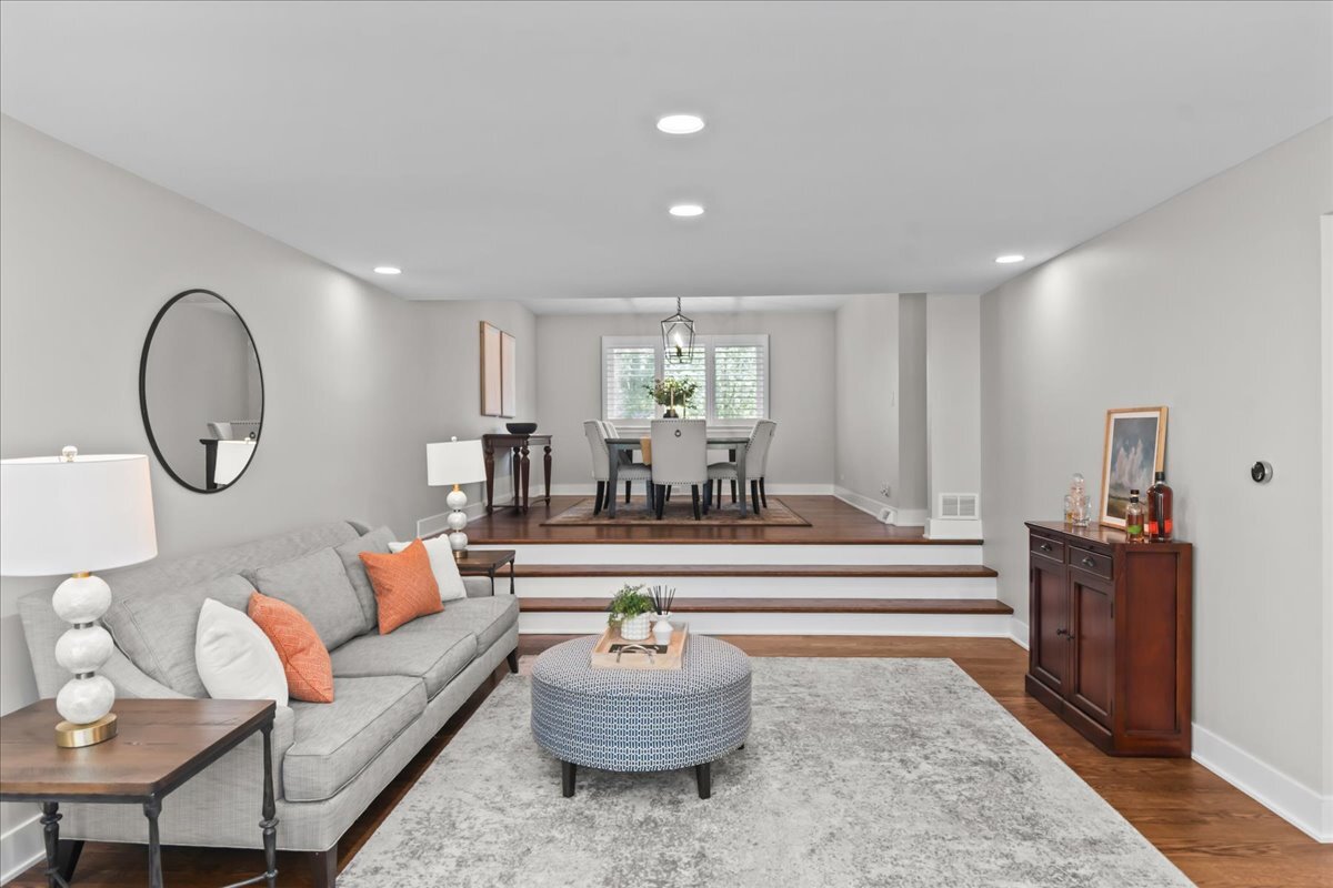 3365 Lake Knoll Drive