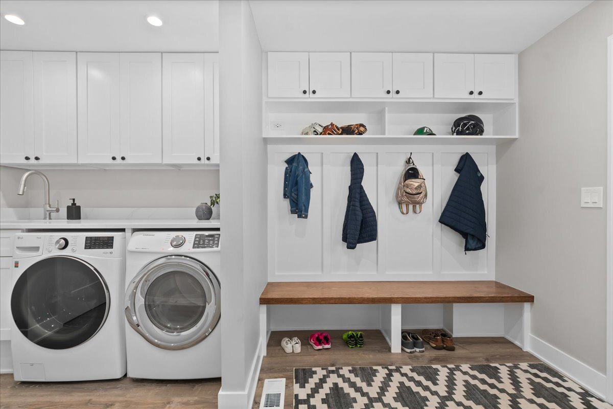 3365 Lake Knoll Drive