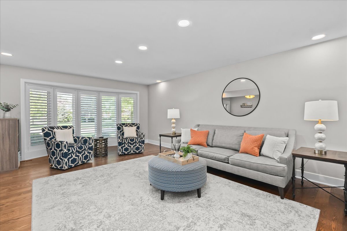 3365 Lake Knoll Drive