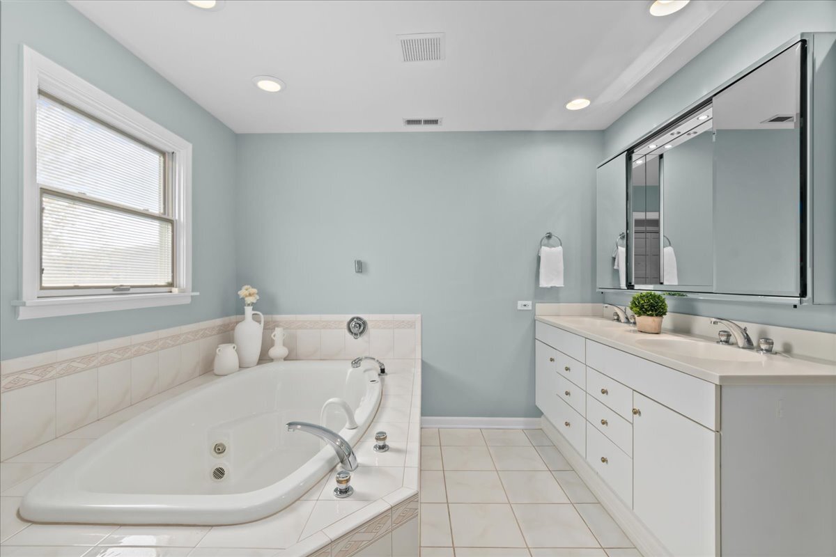 3365 Lake Knoll Drive