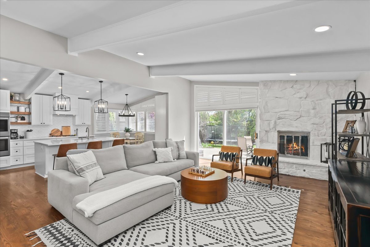 3365 Lake Knoll Drive