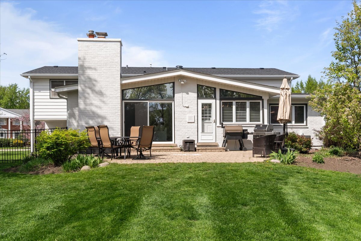 3365 Lake Knoll Drive