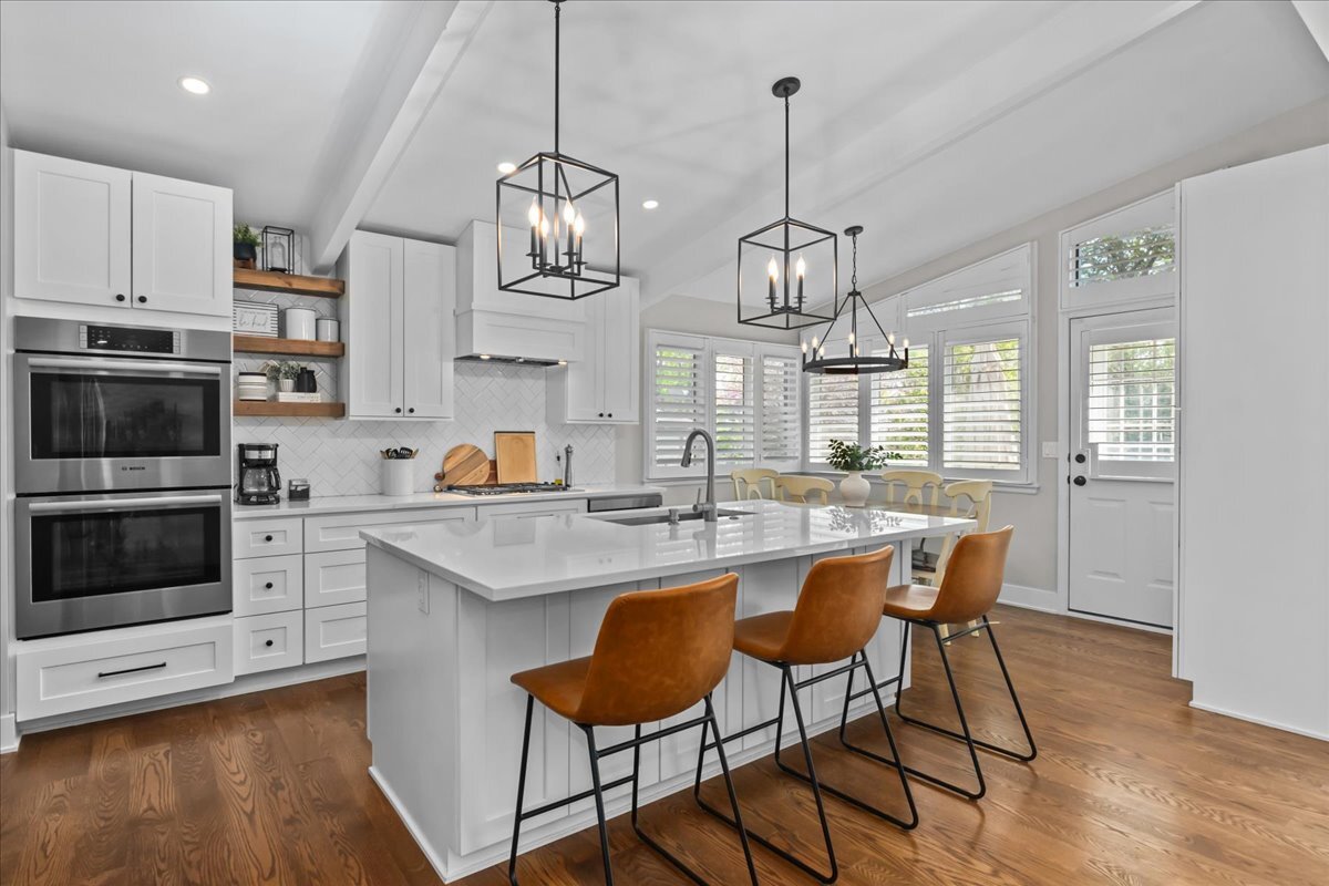 3365 Lake Knoll Drive