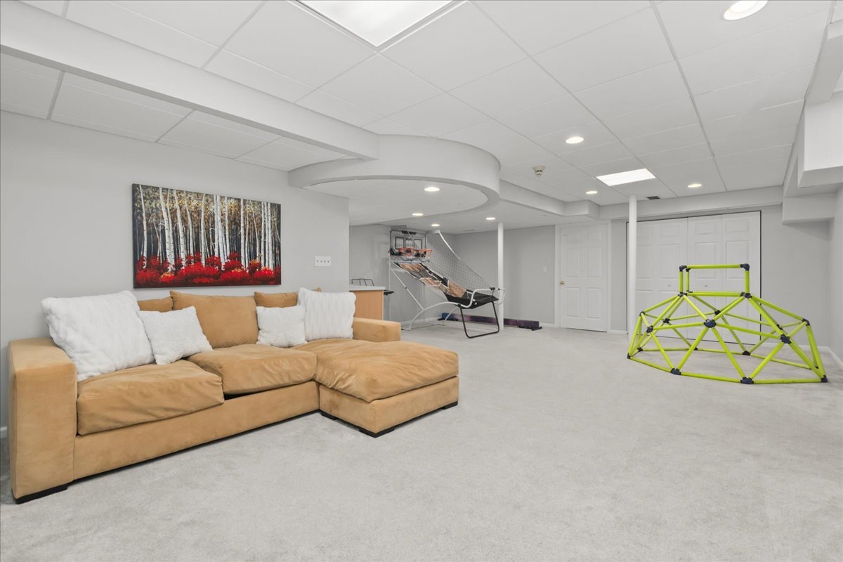 3365 Lake Knoll Drive