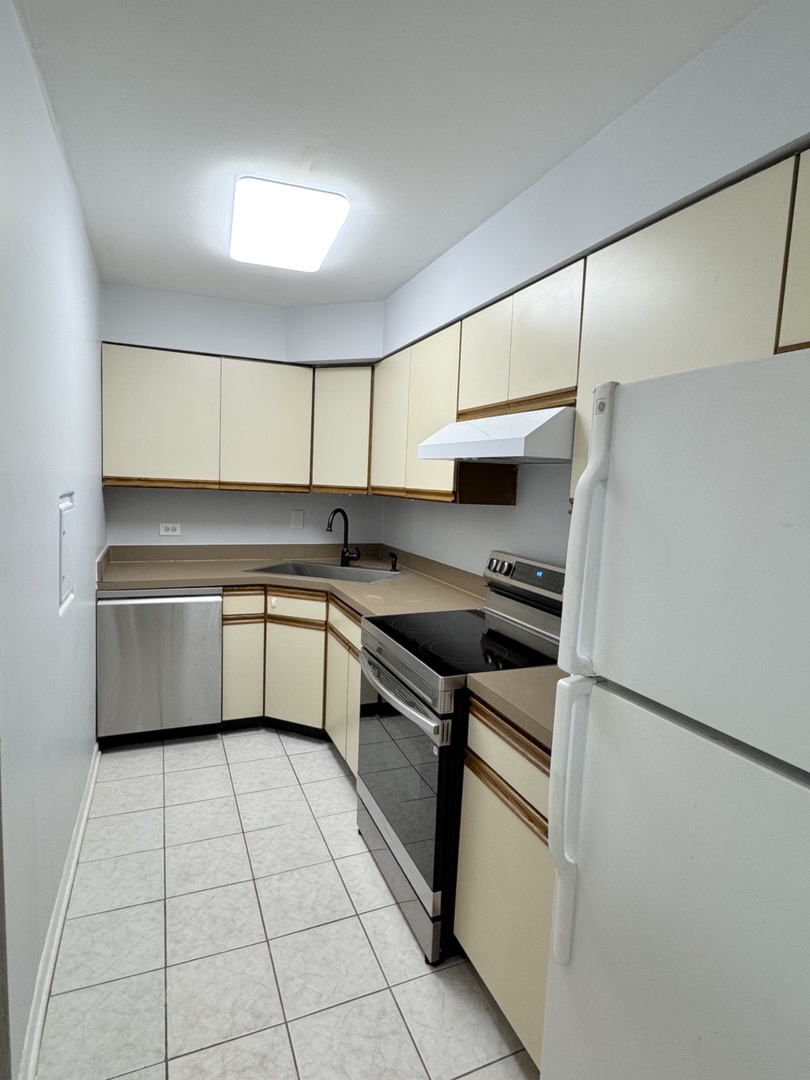 1960 Cherry Lane Unit: 303