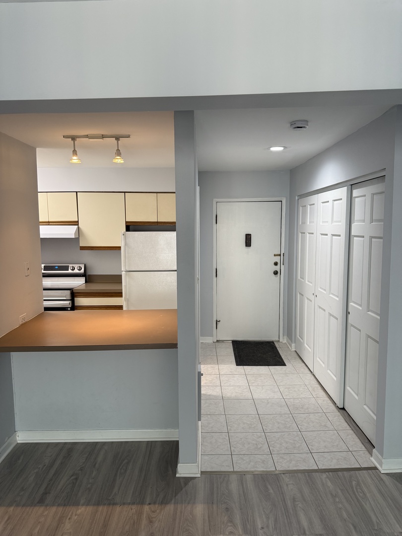 1960 Cherry Lane Unit: 303