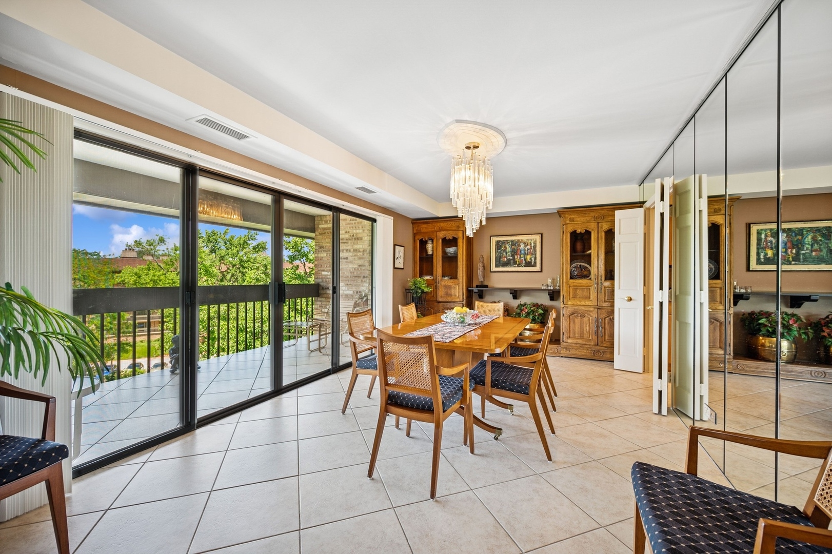 1671 Mission Hills Road Unit: 501