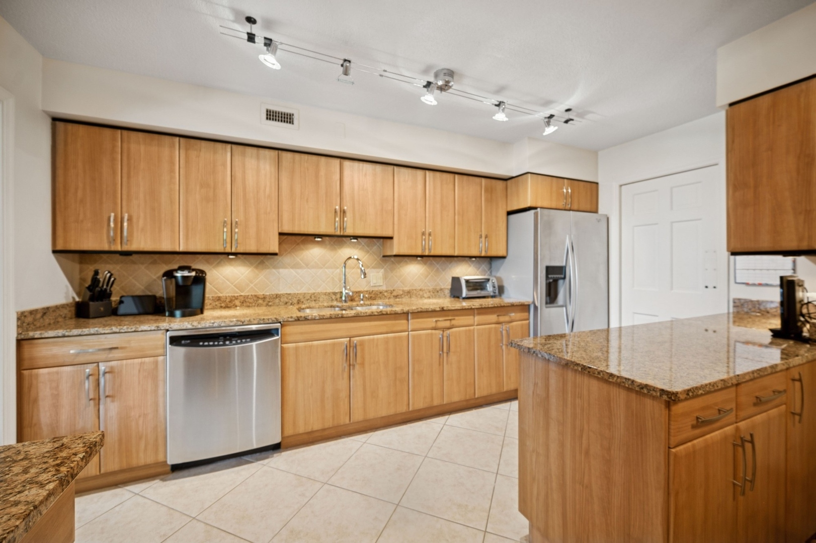 1671 Mission Hills Road Unit: 501