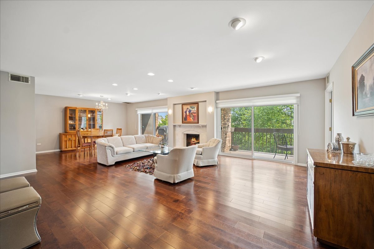 3741 MISSION HILLS Road Unit: 209