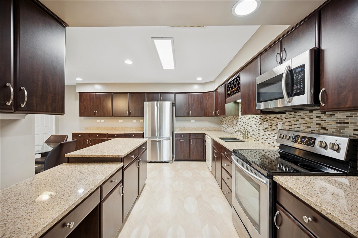 3741 MISSION HILLS Road Unit: 209