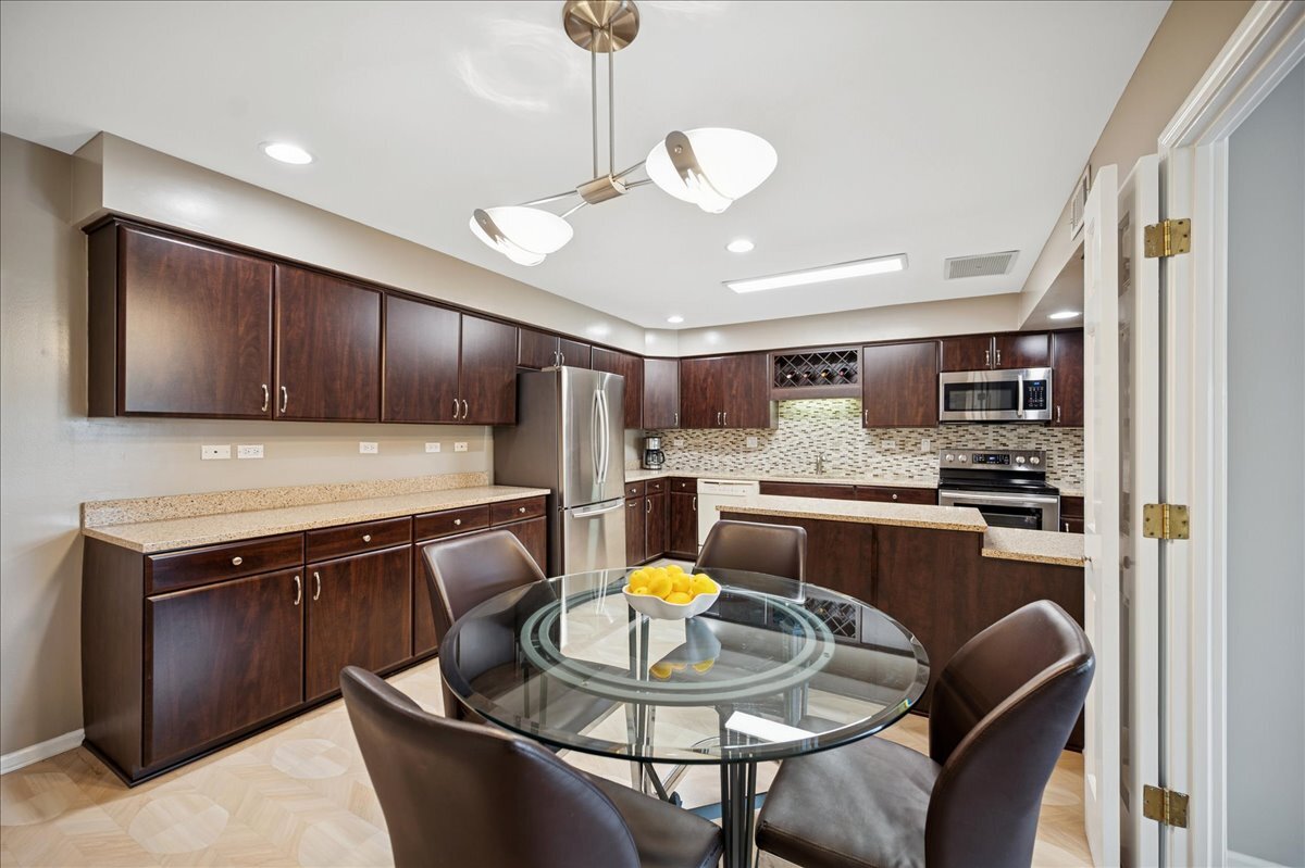 3741 MISSION HILLS Road Unit: 209