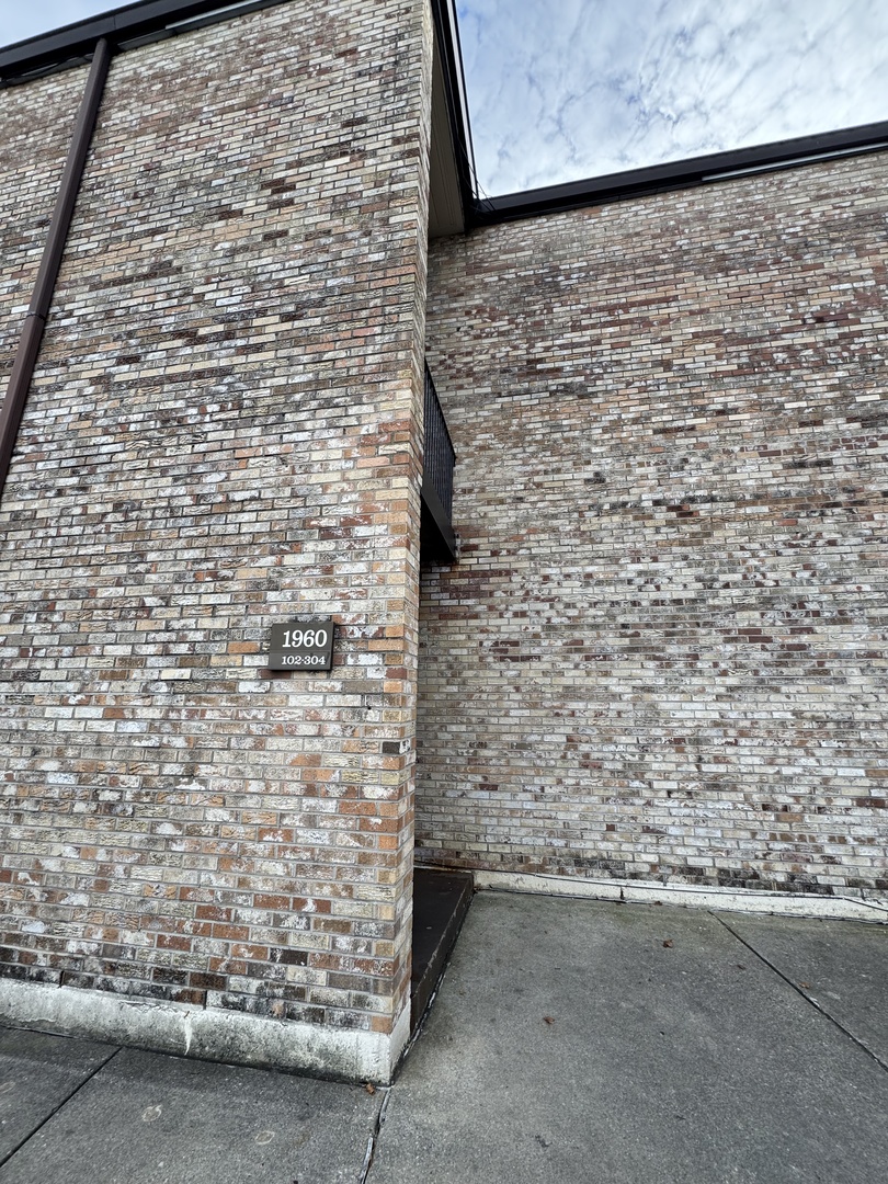 1960 CHERRY Lane Unit: 202