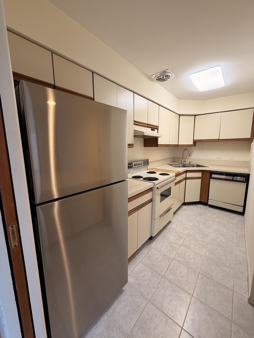 1970 CHERRY Lane Unit: 306