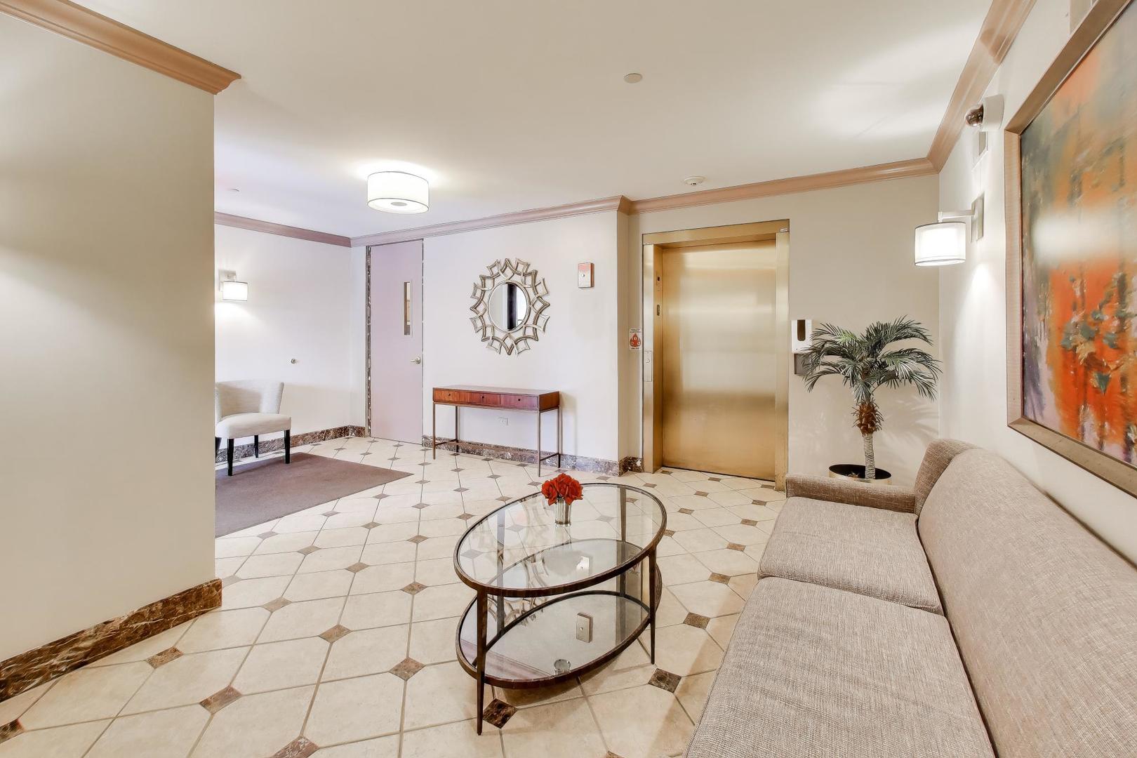 1914 Farnsworth Lane Unit: 208