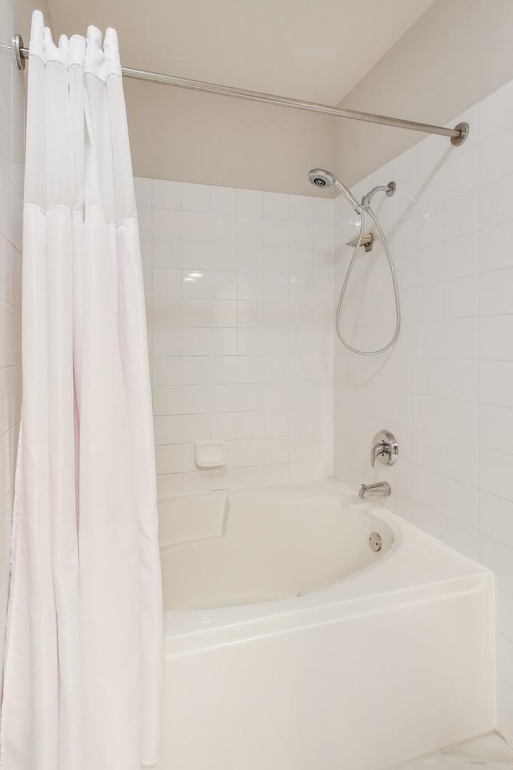 1914 Farnsworth Lane Unit: 208