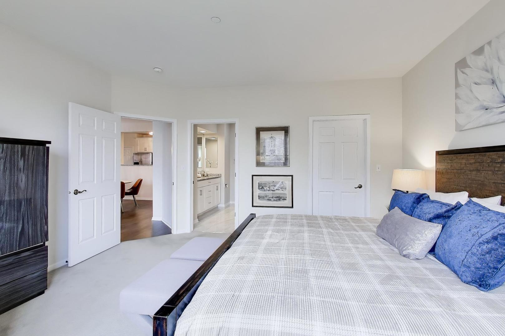 1914 Farnsworth Lane Unit: 208