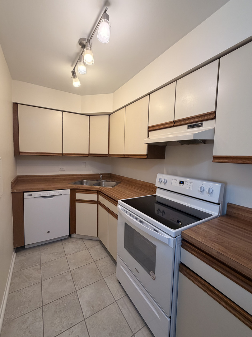 1950 CHERRY Lane Unit: 316