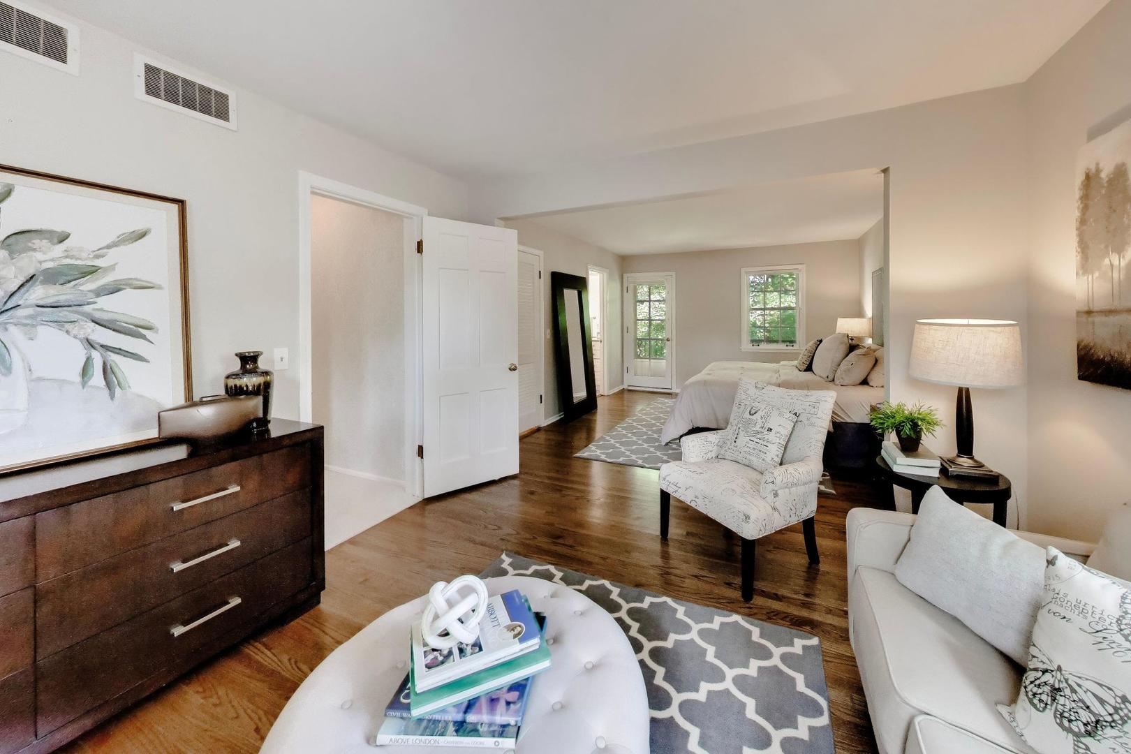 841 Woodbine Lane