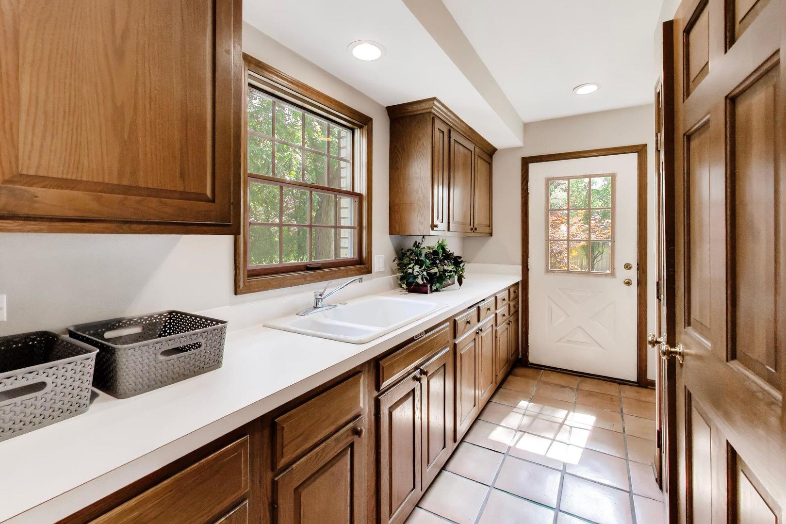 841 Woodbine Lane