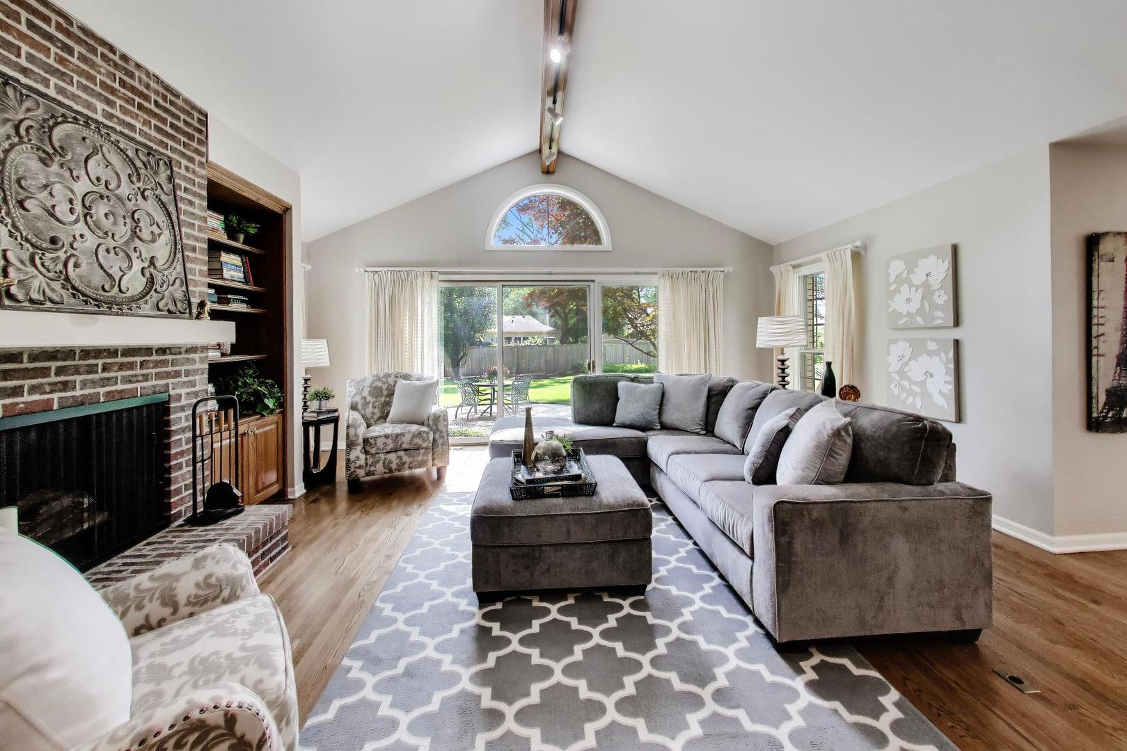841 Woodbine Lane
