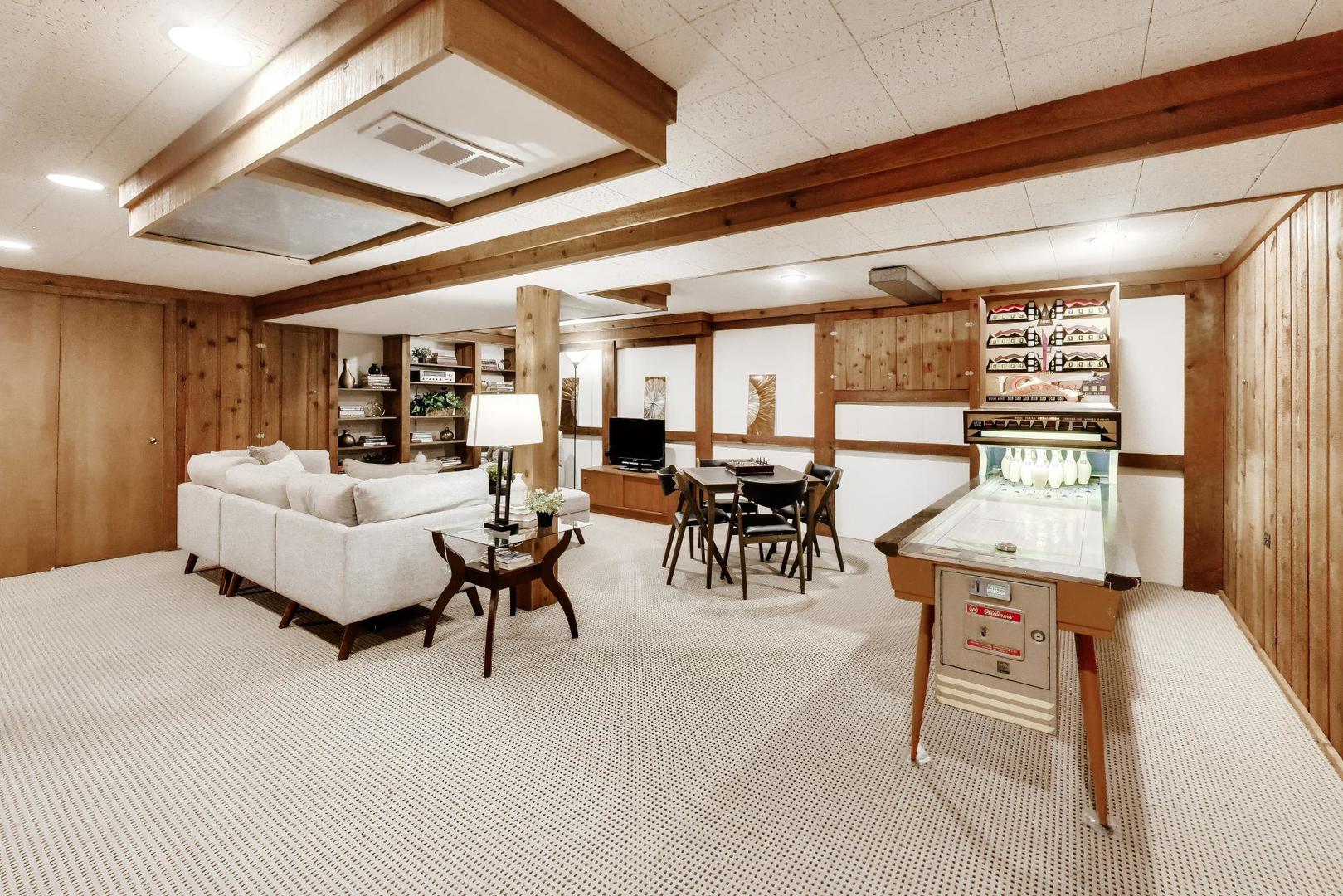 841 Woodbine Lane