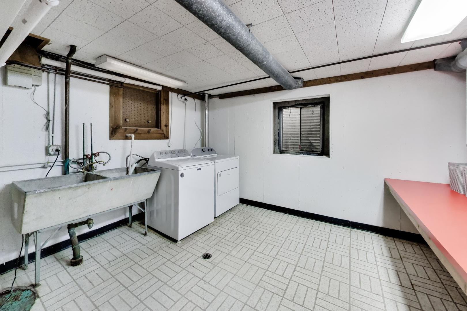 841 Woodbine Lane