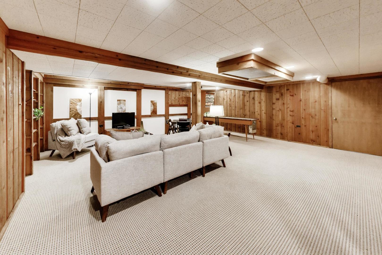 841 Woodbine Lane