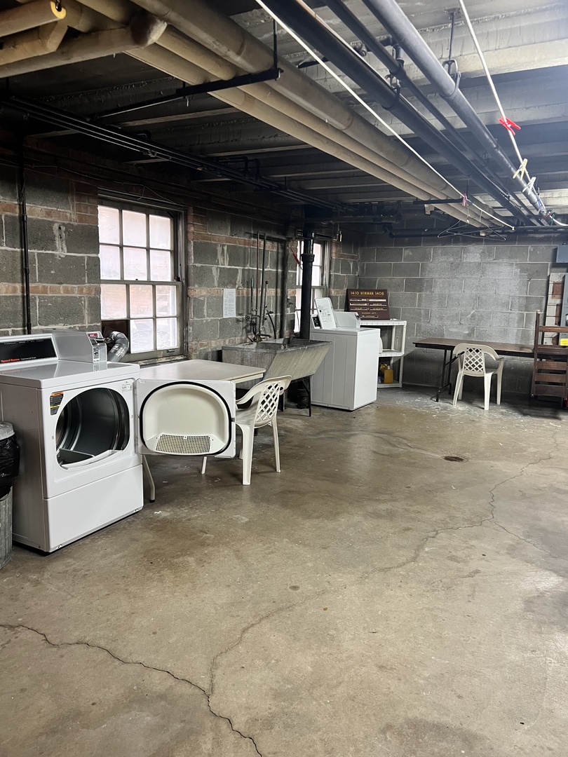 1408 Hinman Avenue Unit: 1W