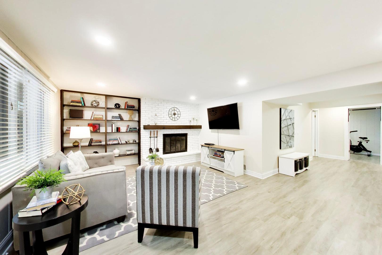 1402 Waukegan Road