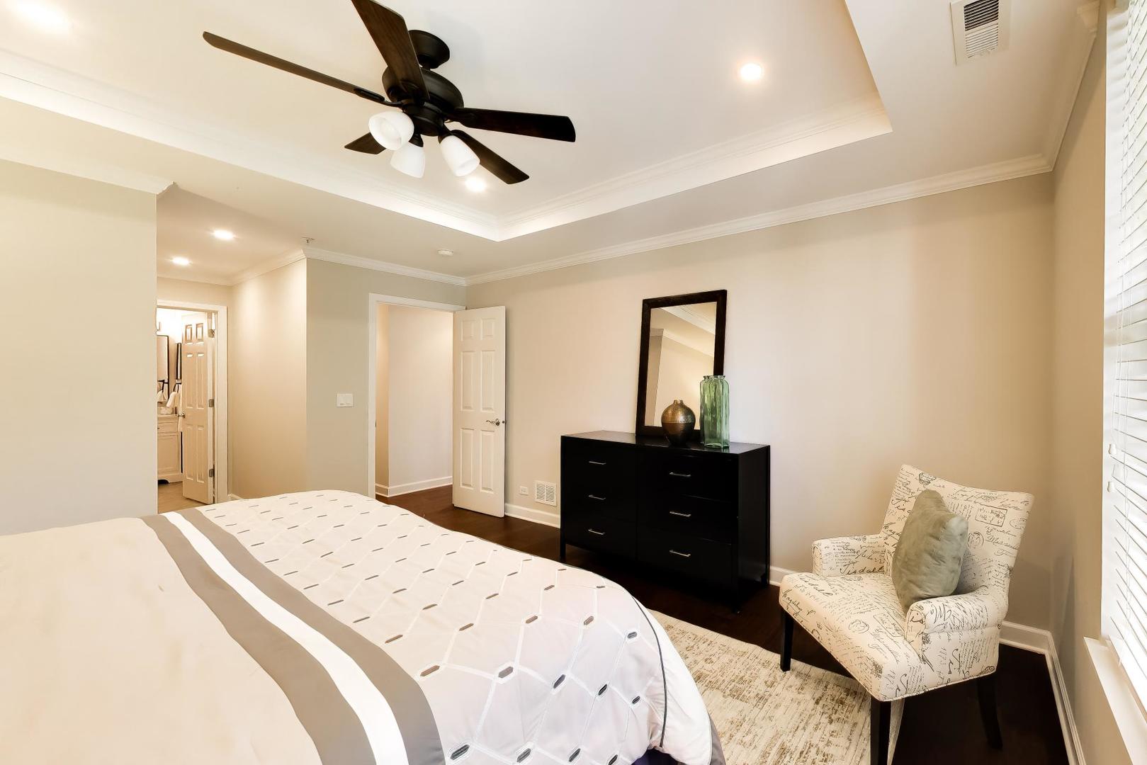 899 Bromley Place