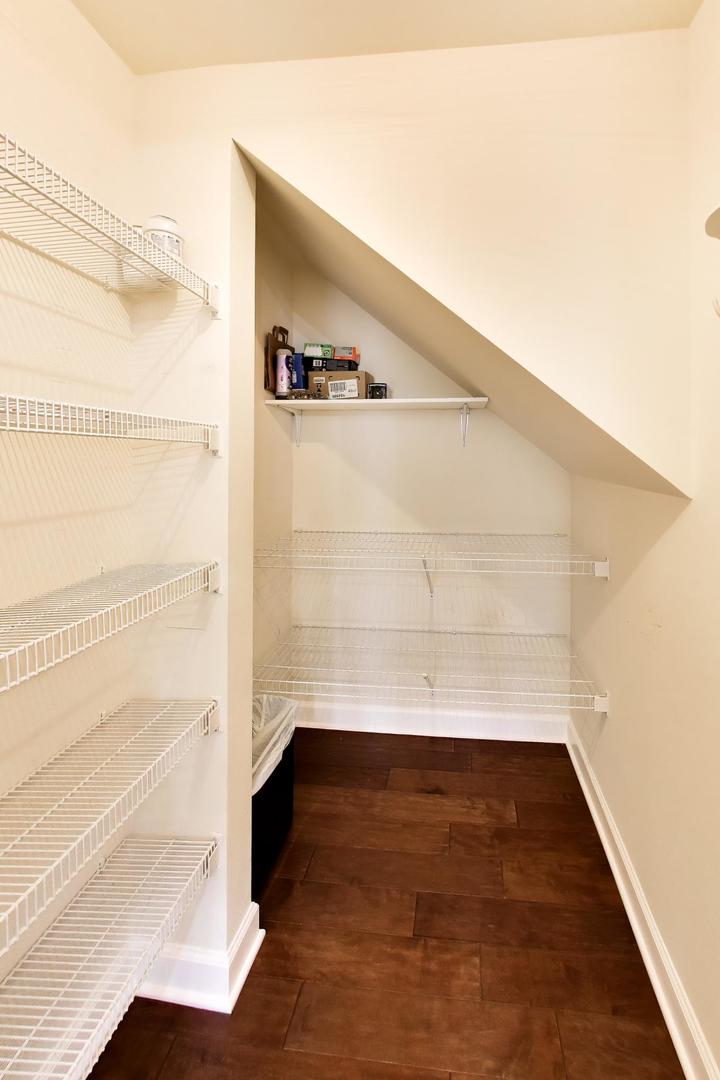 899 Bromley Place
