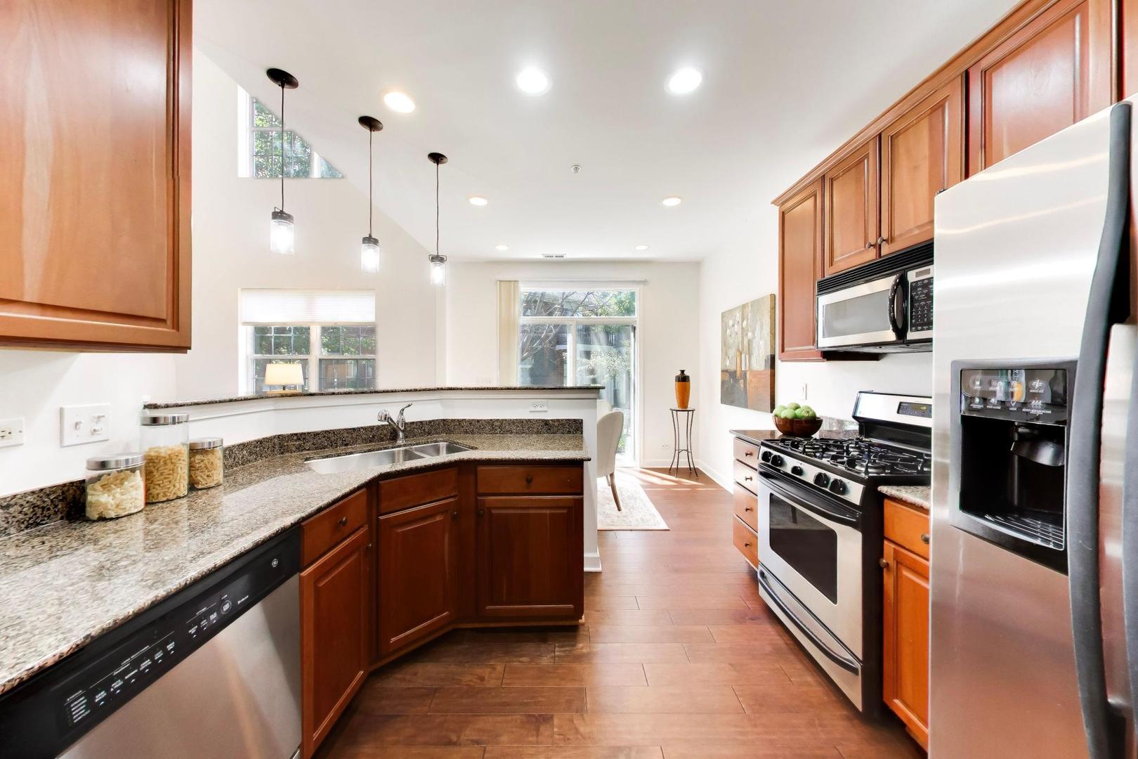 899 Bromley Place