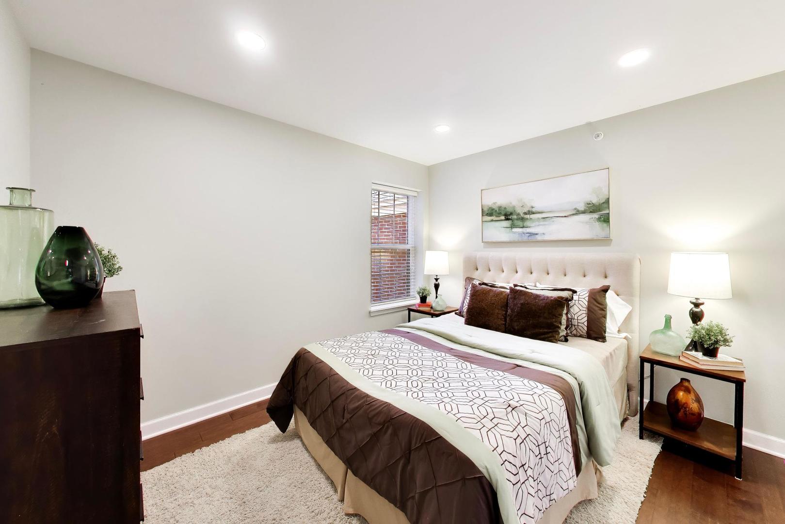 899 Bromley Place