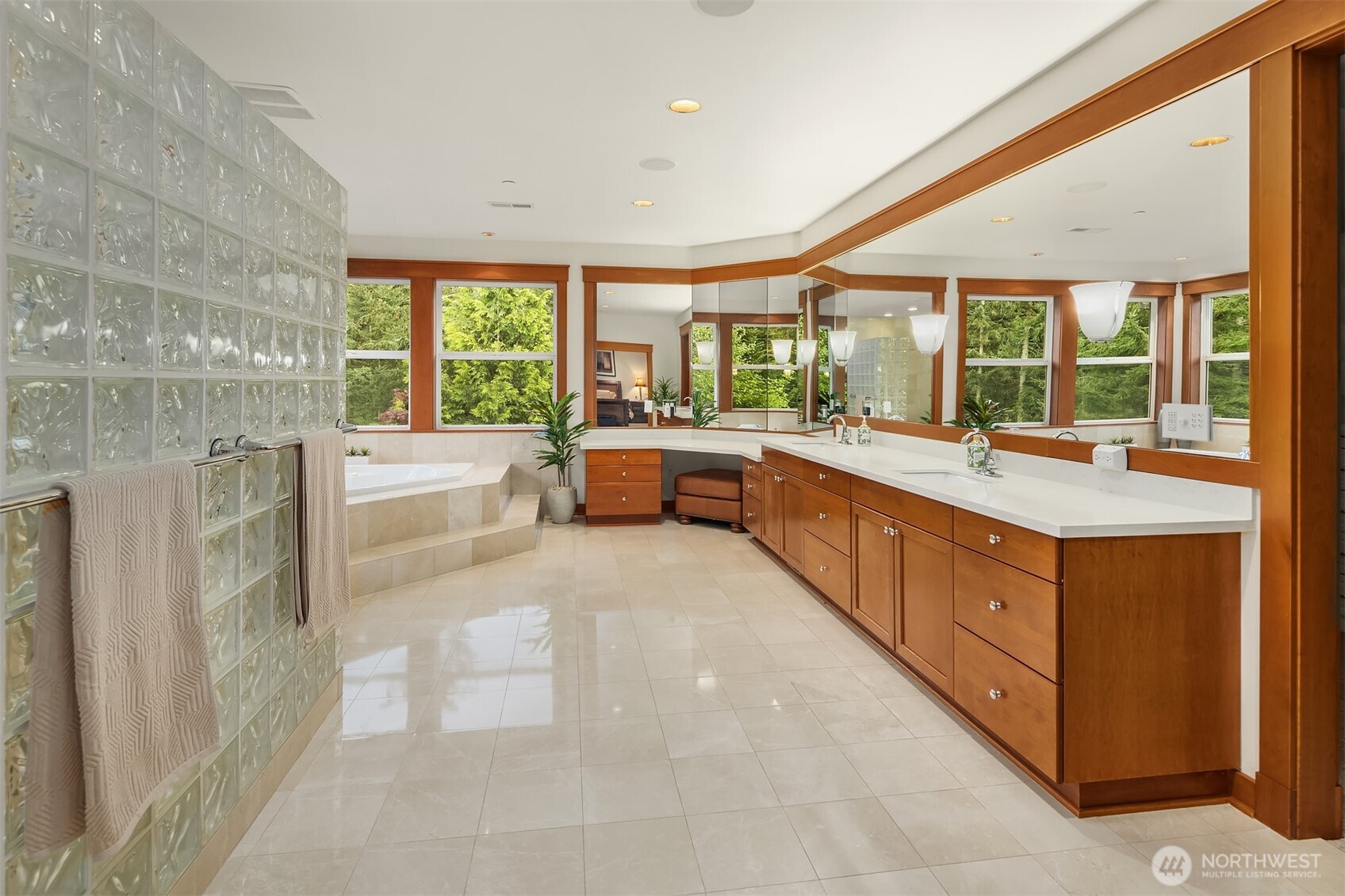 15803 Uplands Way SE