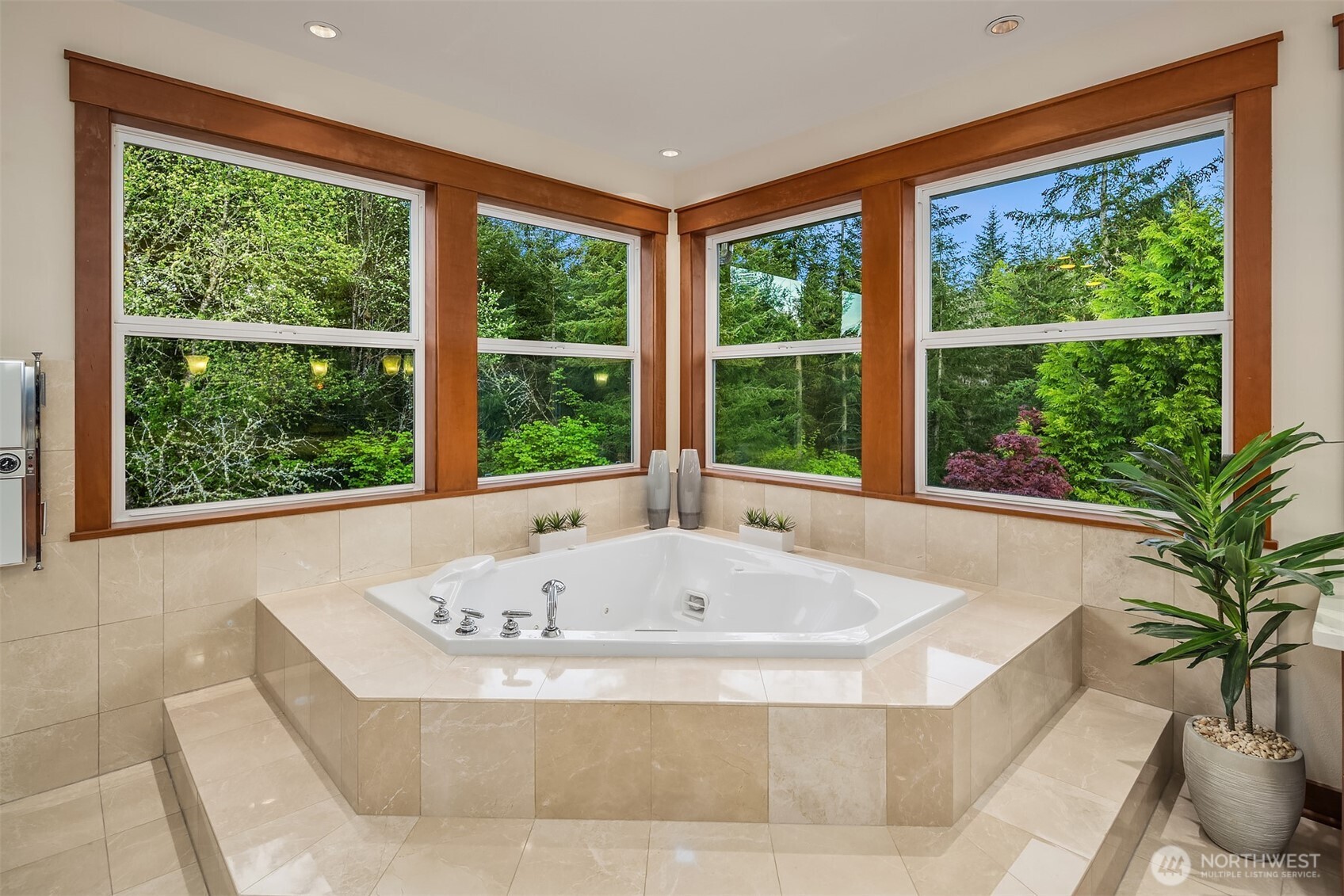 15803 Uplands Way SE