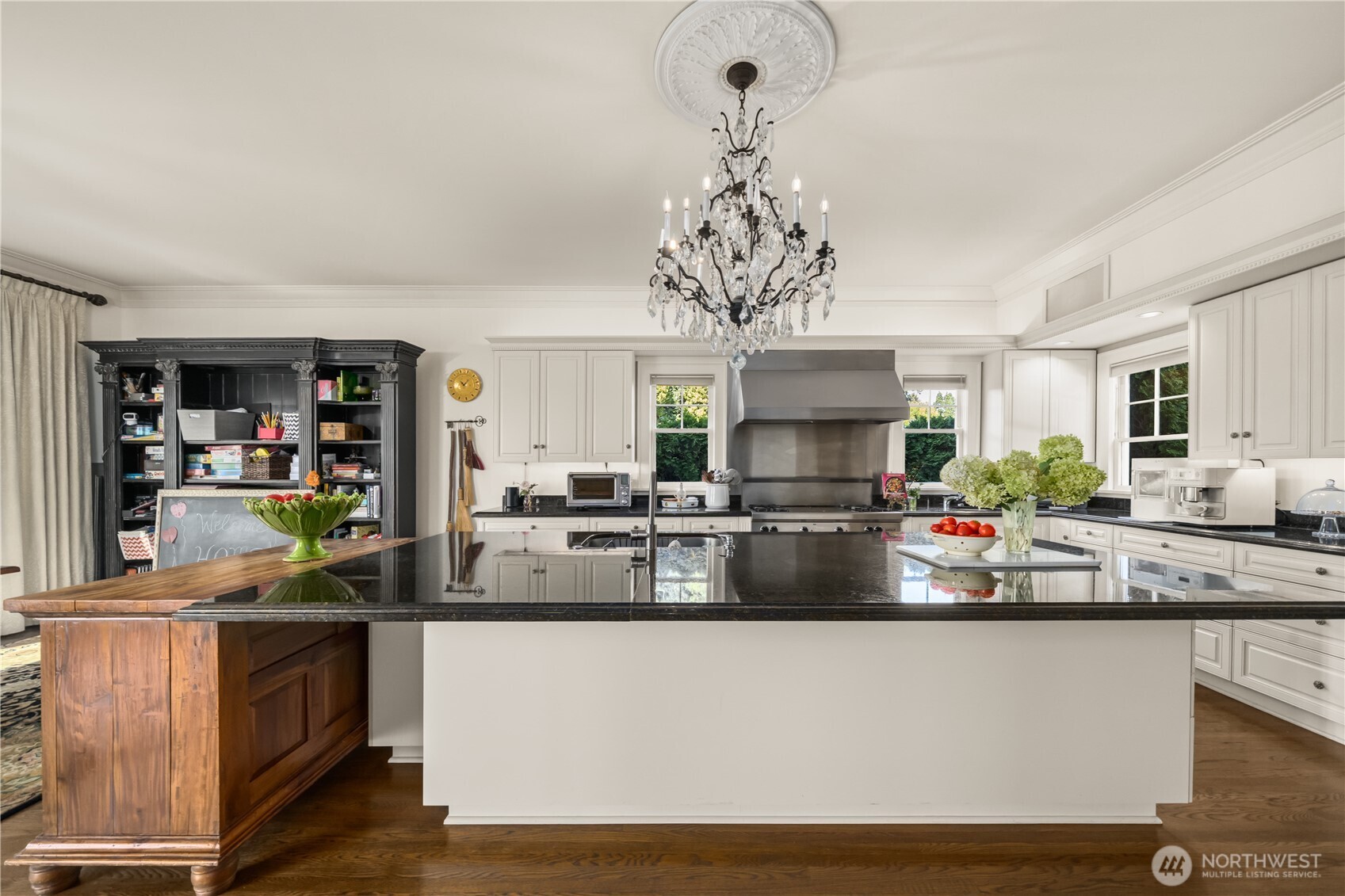 3233 Magnolia Boulevard W