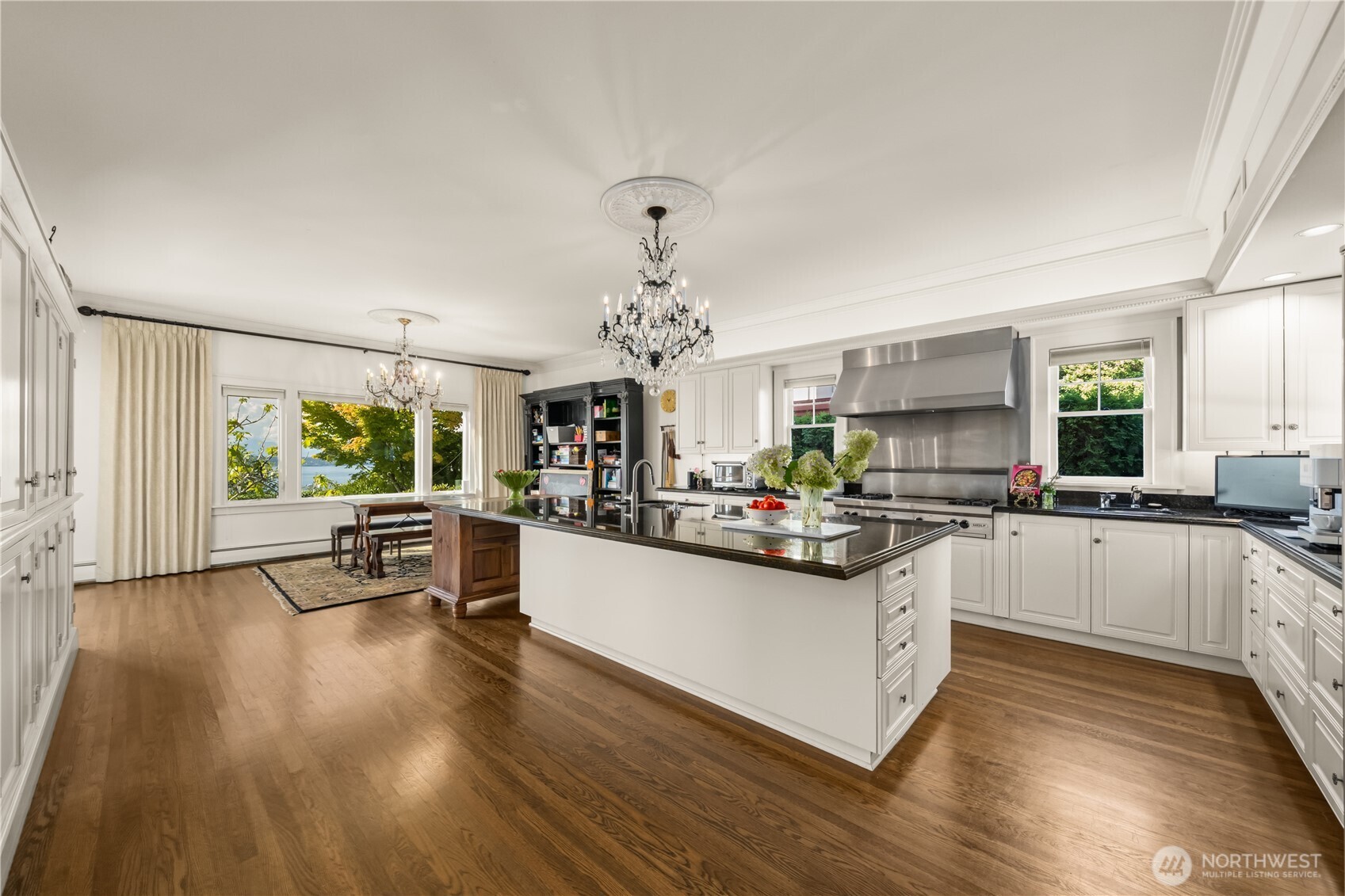 3233 Magnolia Boulevard W