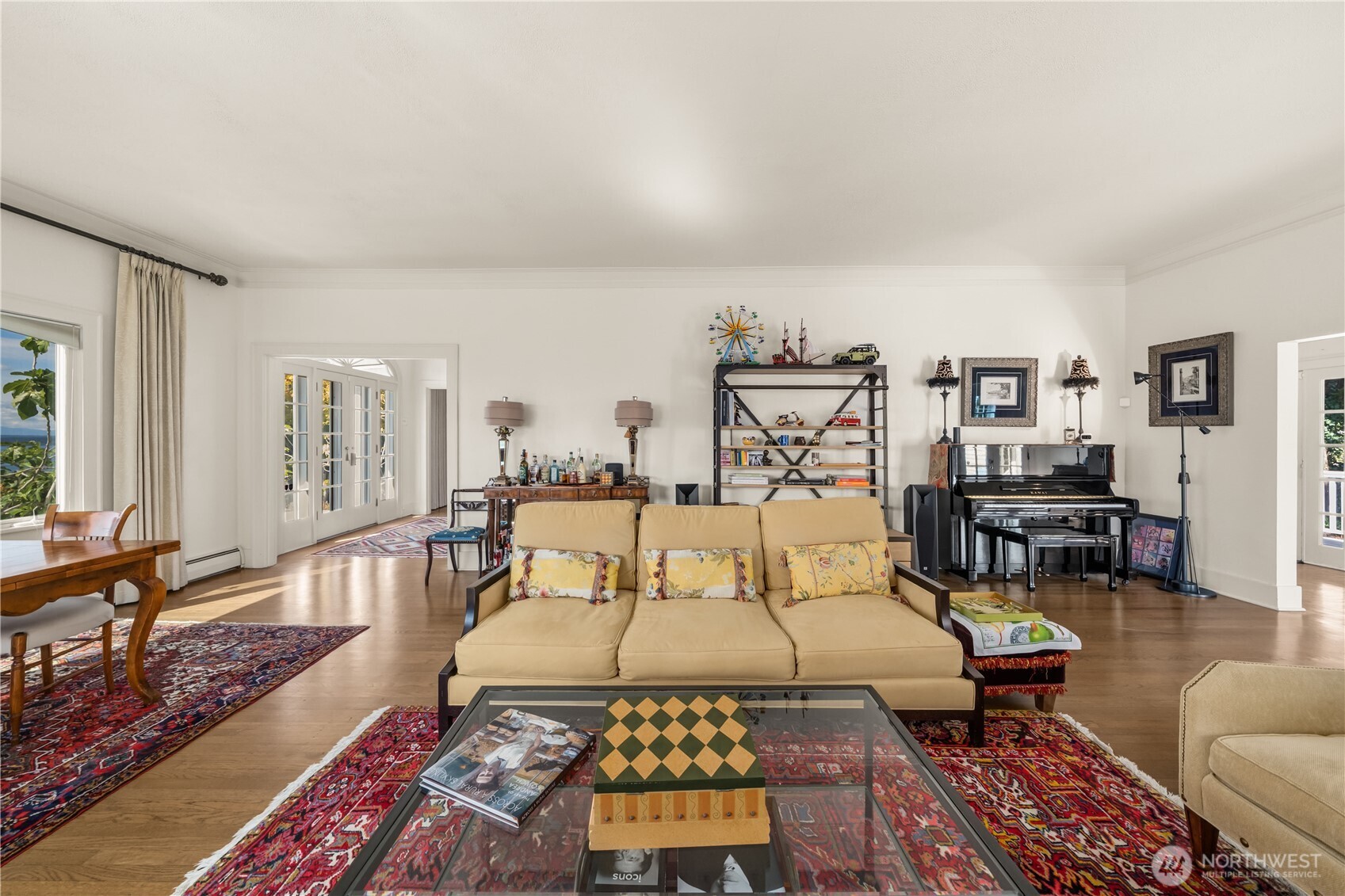 3233 Magnolia Boulevard W